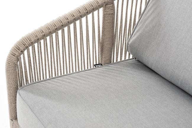 "Канны" диван 2-местный плетеный из роупа, каркас алюминий светло-серый (RAL7035) шагрень, роуп серый меланж круглый, ткань светло-серая