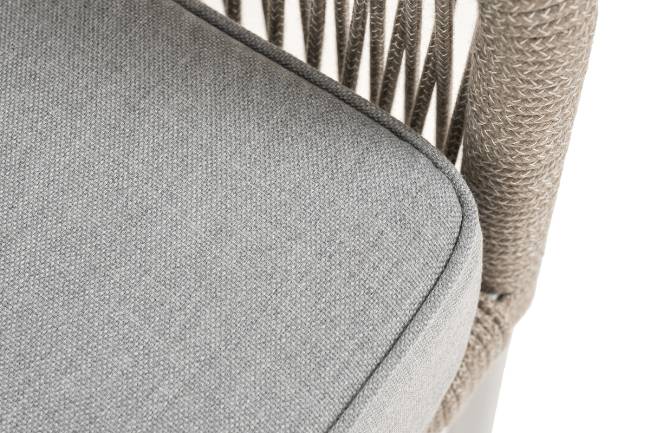 "Канны" диван 2-местный плетеный из роупа, каркас алюминий светло-серый (RAL7035) шагрень, роуп серый меланж круглый, ткань светло-серая