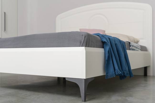 Комод Валенсия с кроватью 1600 и прикроватной тумбочкой цвет белый шагрень