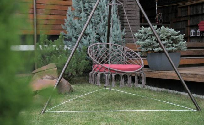 Кресло ARUBA с бежевой подушкой