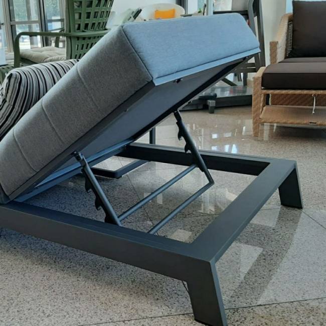 Шезлонг-лежак мягкий Bite антрацит, темно-серый 2030х900х600 мм